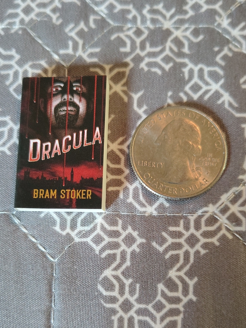 Zuru Brand Mini Series 2 - Dracula Miniature Book